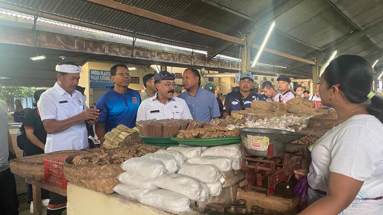 Pemerintah Kabupaten Karangasem melakukan pemantauan harga sembako jelang Galungan-Kuningan.