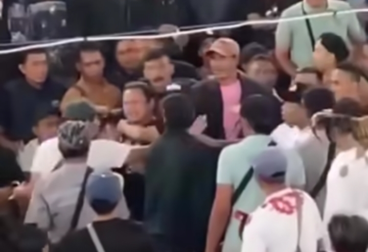 Tangkapan layar keributan di arena tajen yang diduga di Bangli.