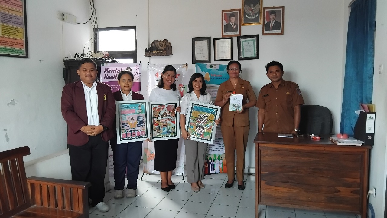 Ni Luh Ika Windayani, M.Pd, Dosen Prodi PAUD, Institut Mpu Kuturan saat melaksanakan pengabdian masyarakat di Desa Cempaga, Kecamatan Banjar, Buleleng