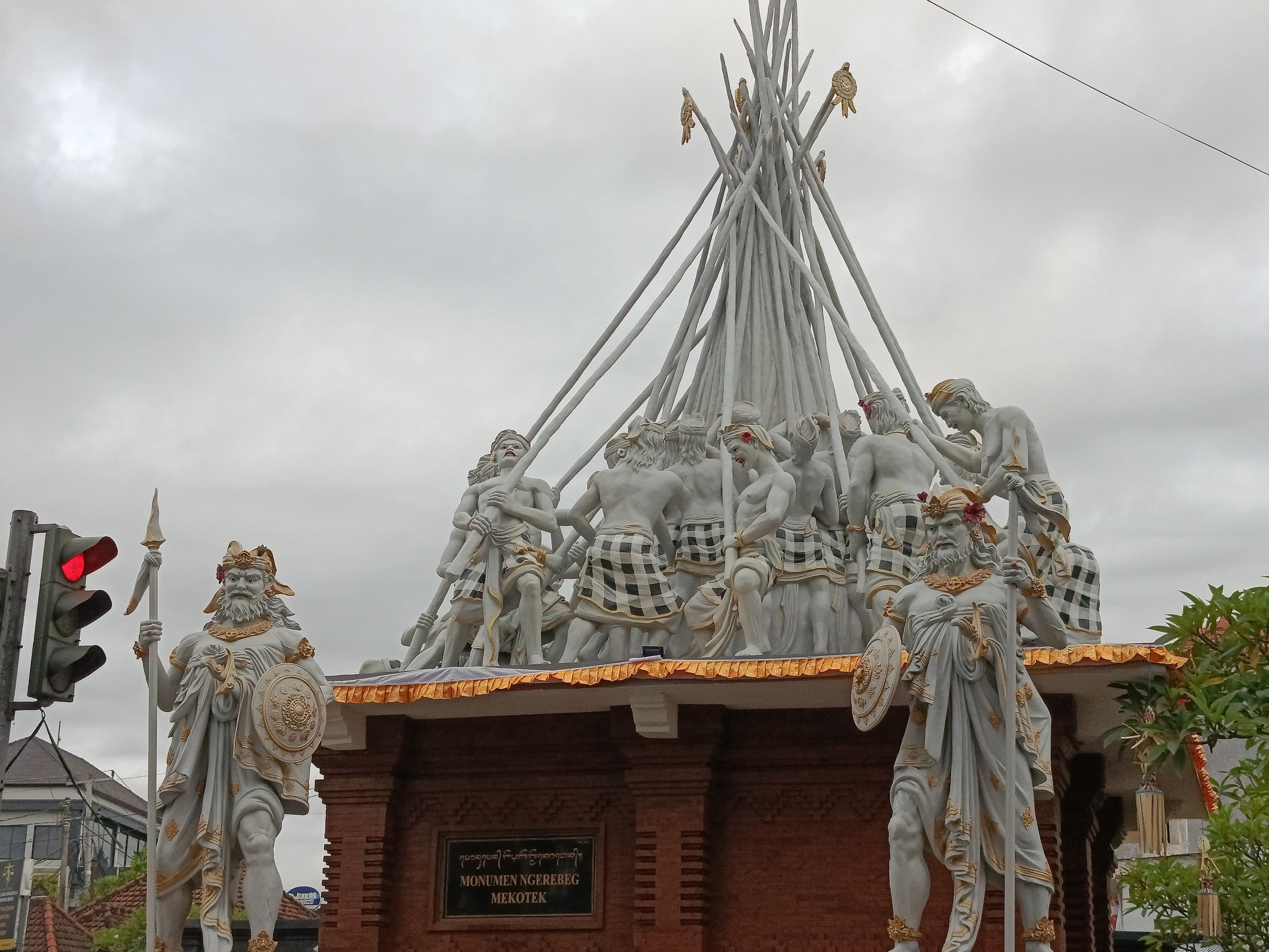Monumen Taman Mekotek Munggu yang kini menjadi ikon baru Desa Munggu, Kecamatan Mengwi.
