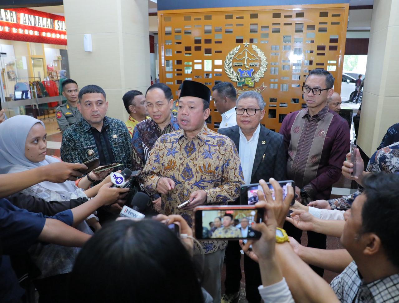 Nusron Wahid, mengimbau masyarakat yang memiliki sertipikat tanah terbitan lama untuk segera melakukan pemutakhiran data