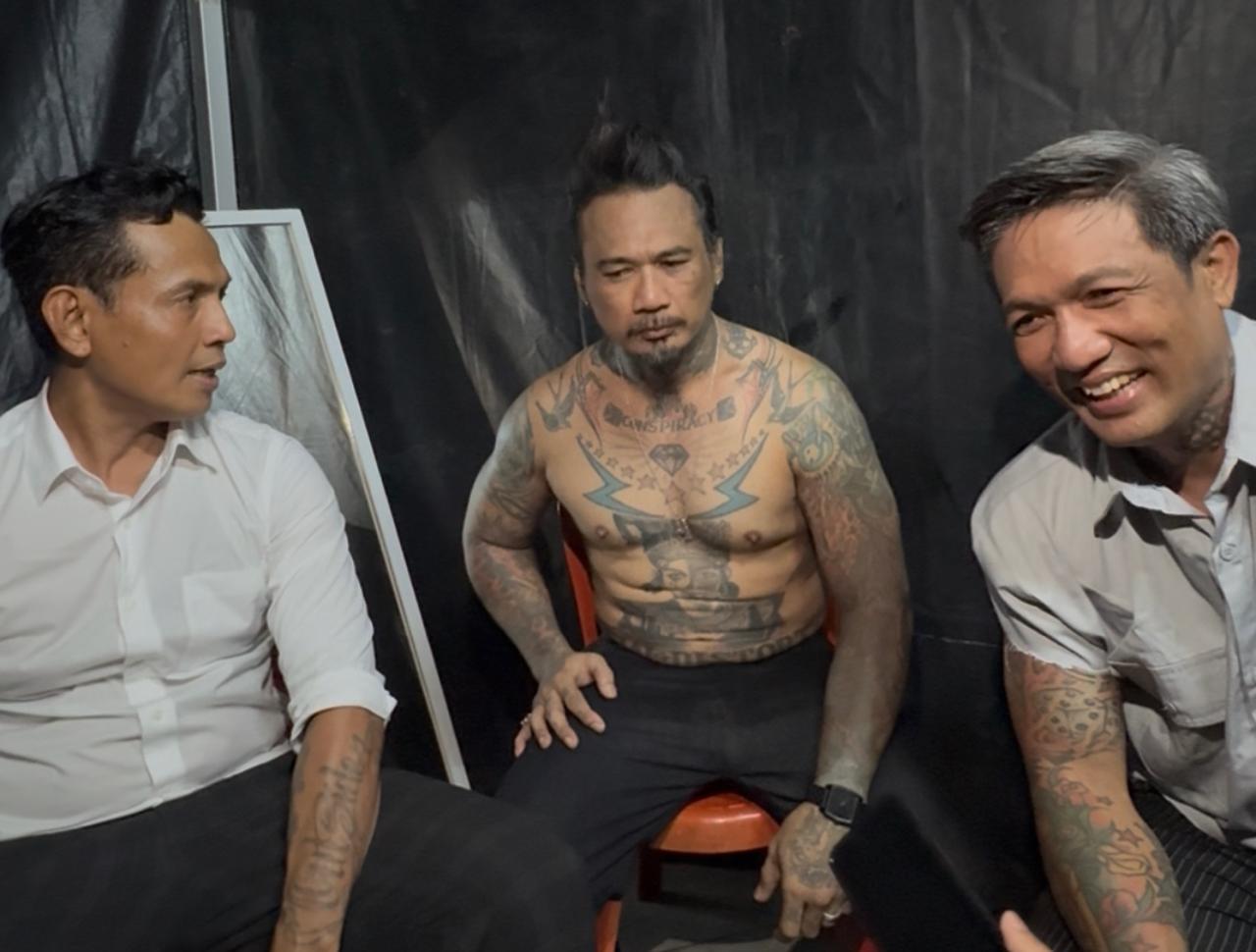 Para personel SID Bobby Kool, JRX, dan Eka Rock.