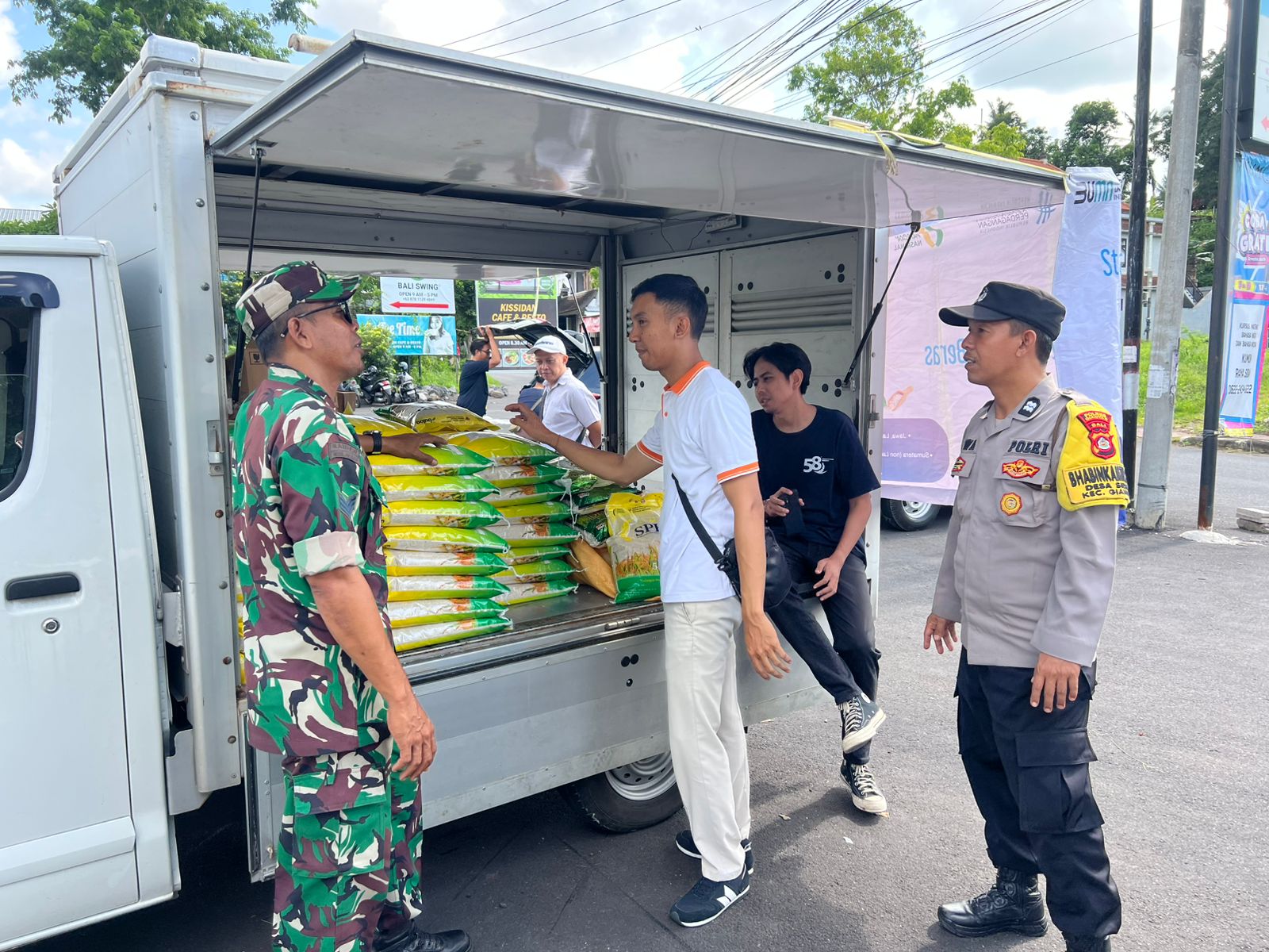 DIKAWAL : Pasar Murah di Tegallalang