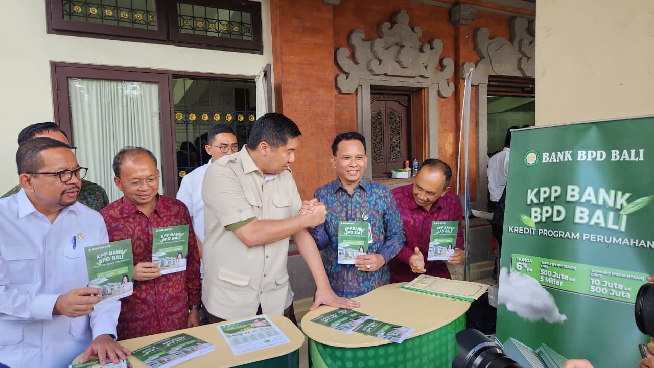 Menteri Perumahan dan Kawasan Permukiman, Maruarar Sirait saat didampingi Gubernur Bali, Wayan Koster melakukan Sosialisasi KPP