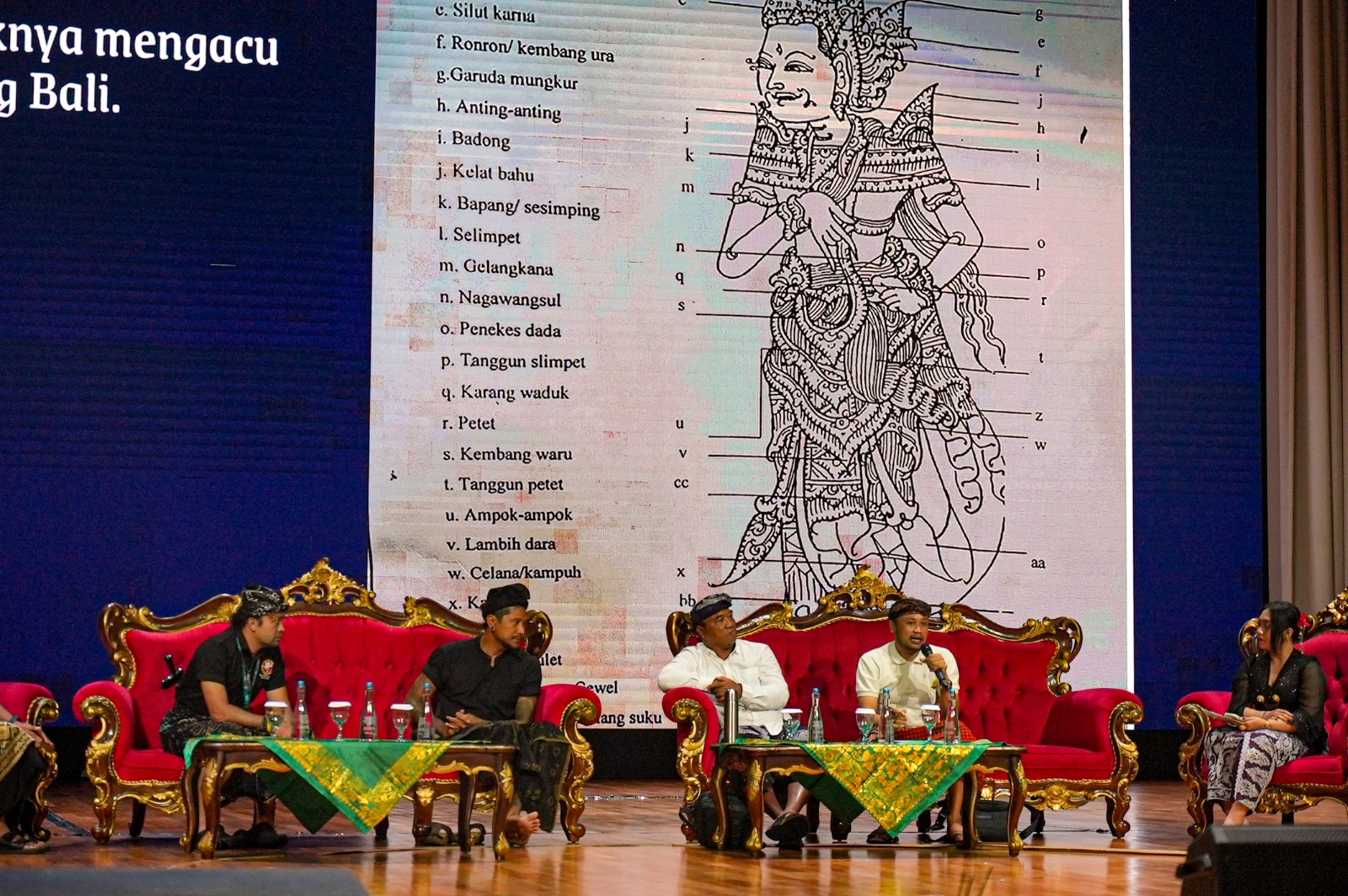 Pelaksanaan workshop pembuatan ogoh-ogoh oleh Disbud Badung di Balai Budaya Giri Nata Mandala, Puspem Badung, Rabu (26/11).