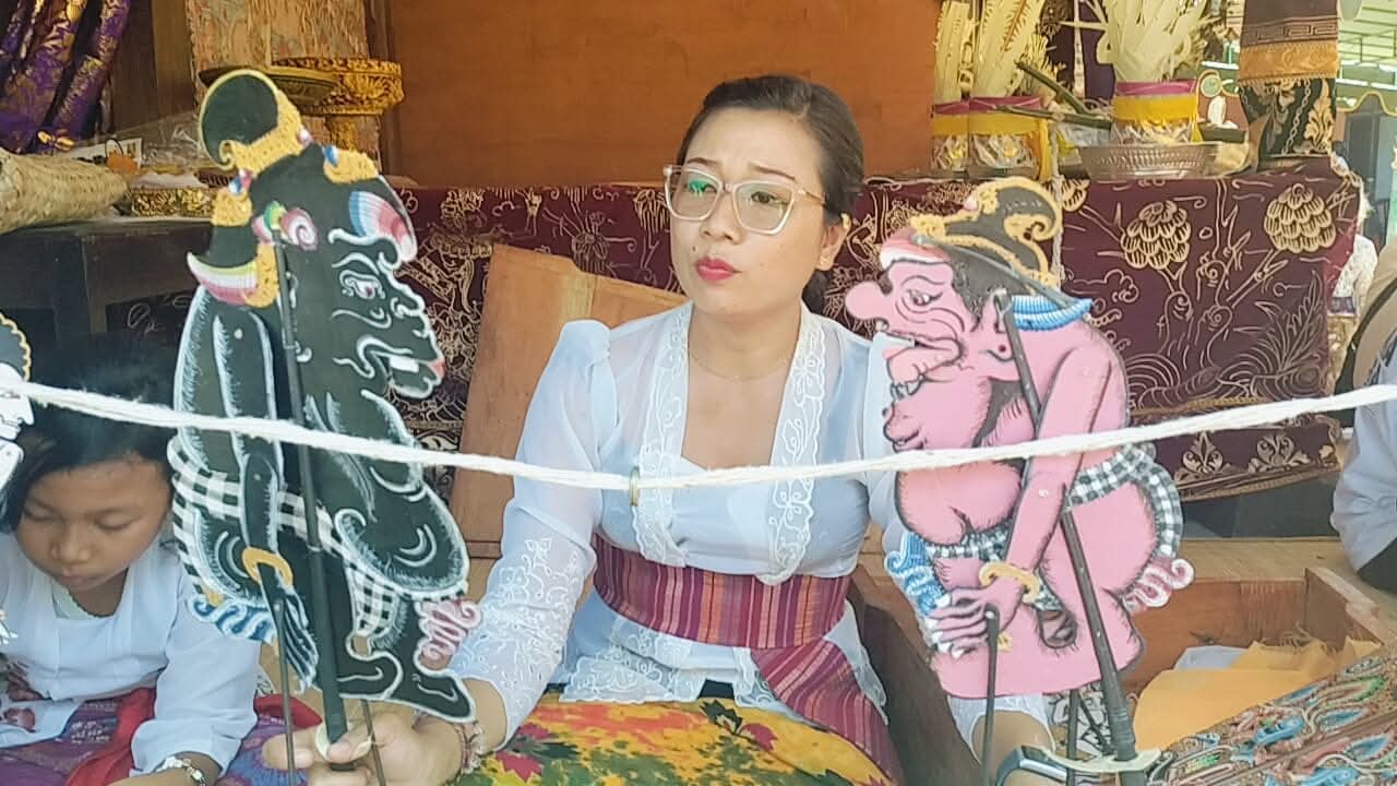 DALANG : Ayu Putri Suryaningrat, Dalang Perempuan.