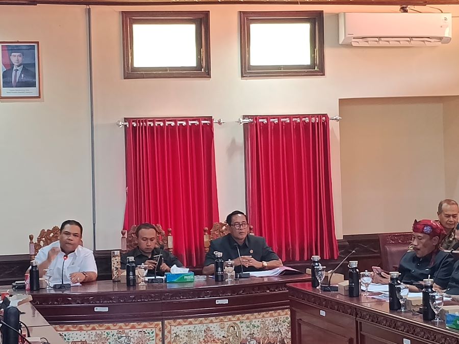 Rapat Pansus VIII Tabanan membahas secara mendalam usulan skema pengelolaan Tanah Lot.