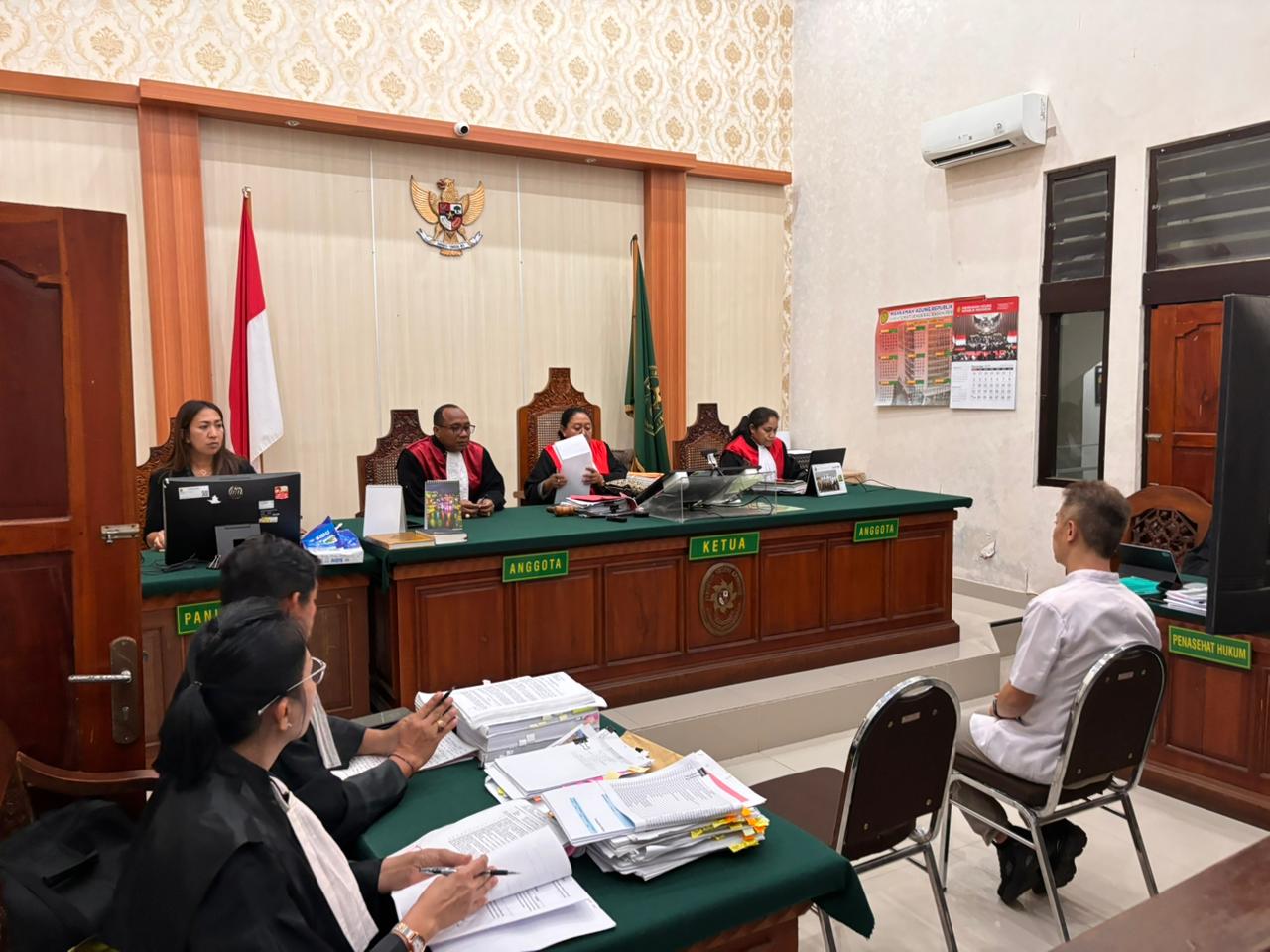 Budiman Tiang saat menjalani sidang di Pengadilan Negeri Denpasar. (Bali Express/Dok)