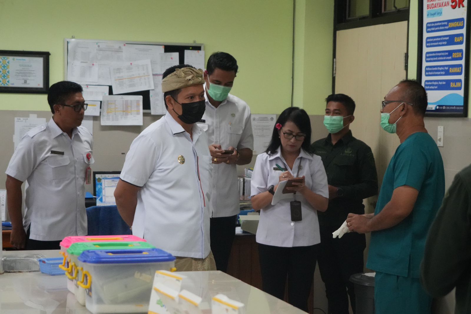 Bupati Jembrana, Kembang Hartawan saat melakukan sidak di RSU Negara