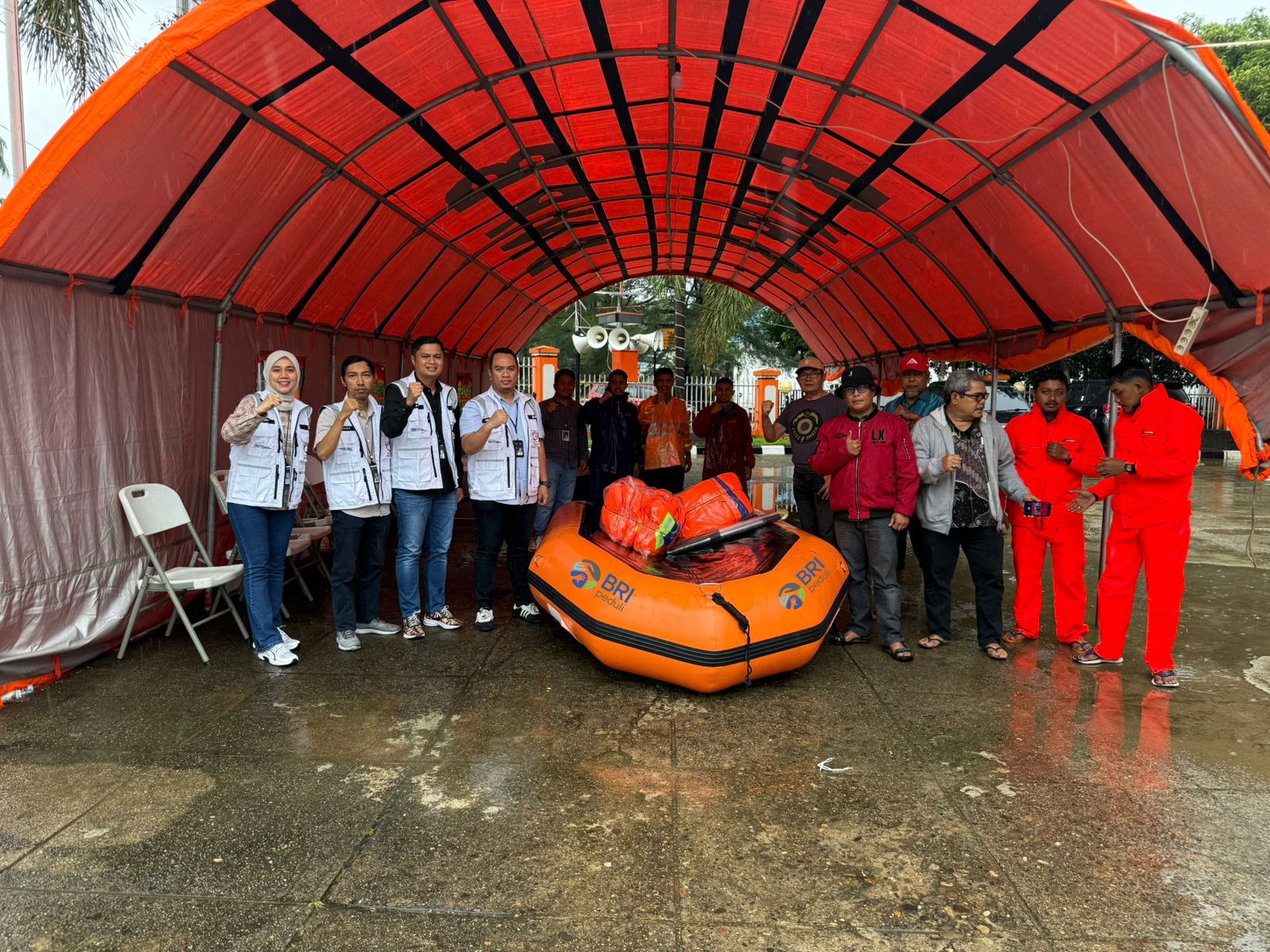 BRI Peduli menyalurkan bantuan bagi warga terdampak bencana di Sumatera.