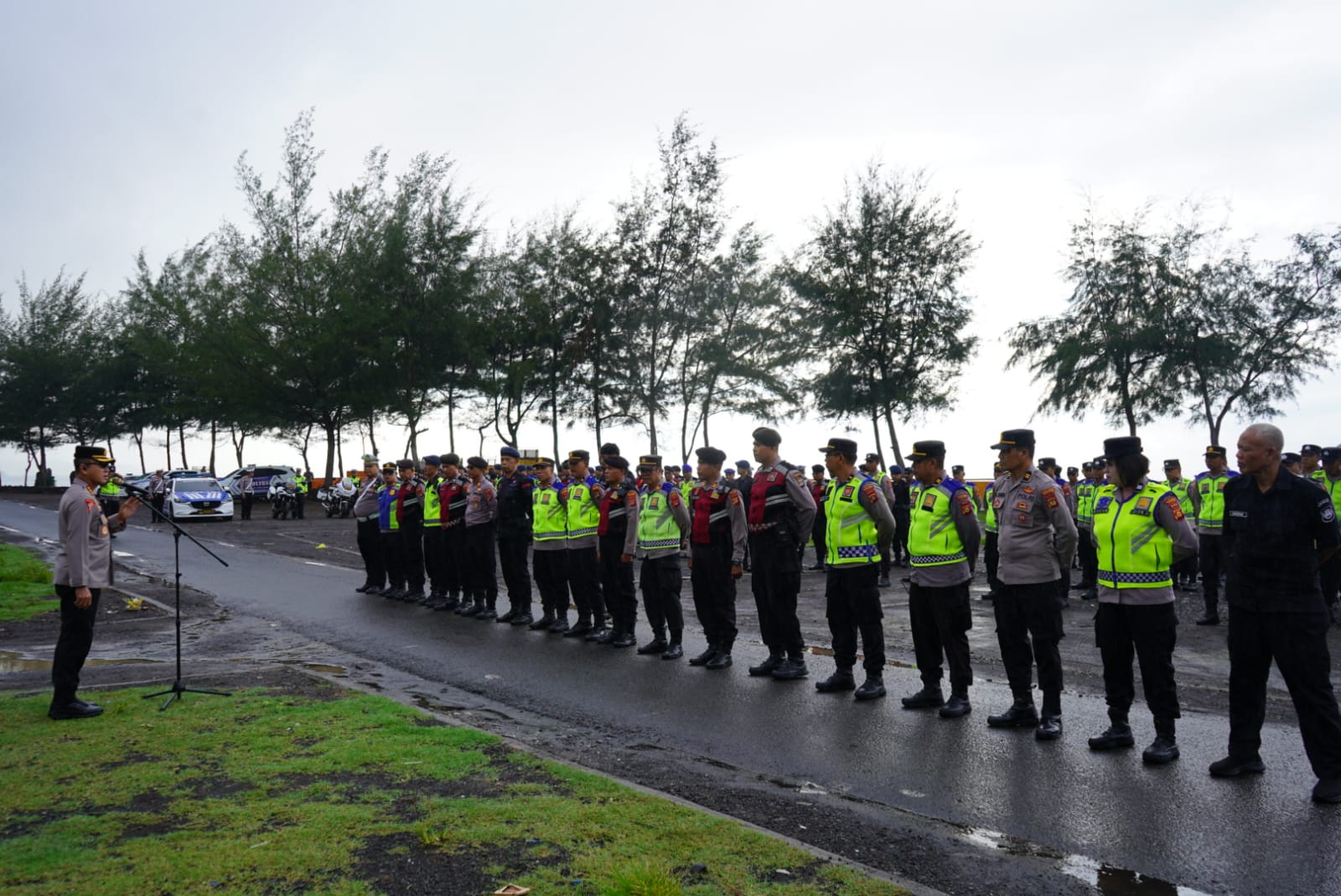 APEL : Apel Kesiapan Pengamanan OPPO Run 2025, di Pantai Masceti,  Jumat pagi (28/11).