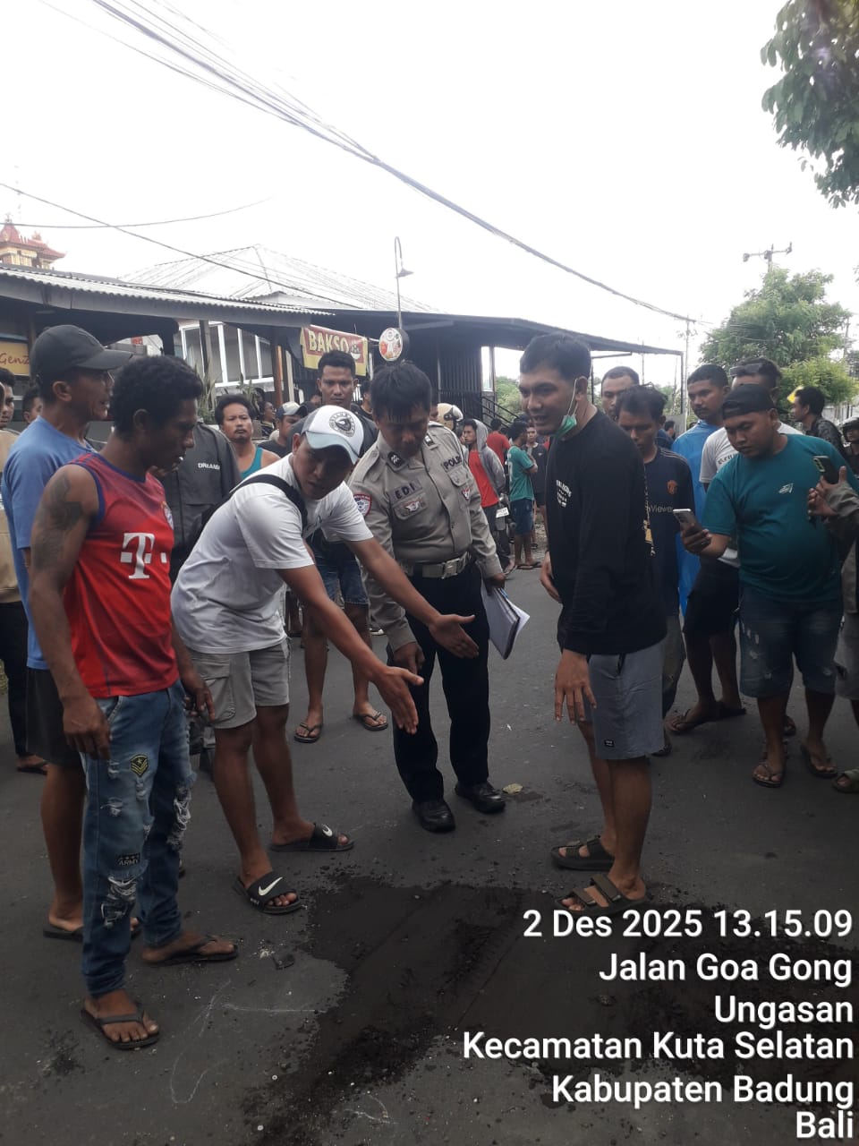 Kepolisian melakukan pulbaket kecelakaan tragis di Jalan Goa Gong, Ungasan. (Bali Express/Istimewa)