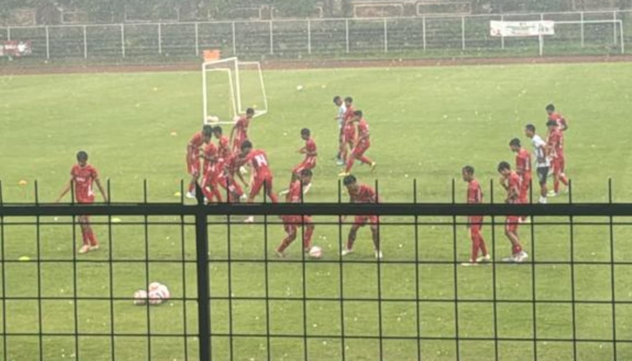 LIGA: Kesebelasan Banteng Bali melakukan latihan di Stadion Ngurah Rai Denpasar jelang kick off Liga Kampung Soekarno Cup 2, Jumat 5 Desember 2025.
