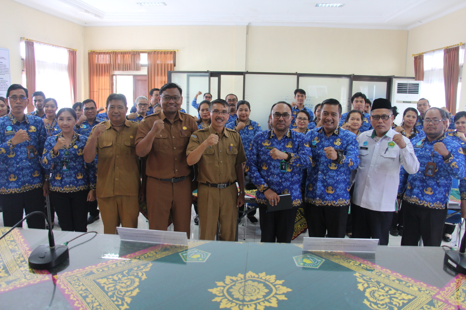 KERJASAMA : Penandatanganan kerjasama Kemenag Gianyar dengan Disdik Gianyar.