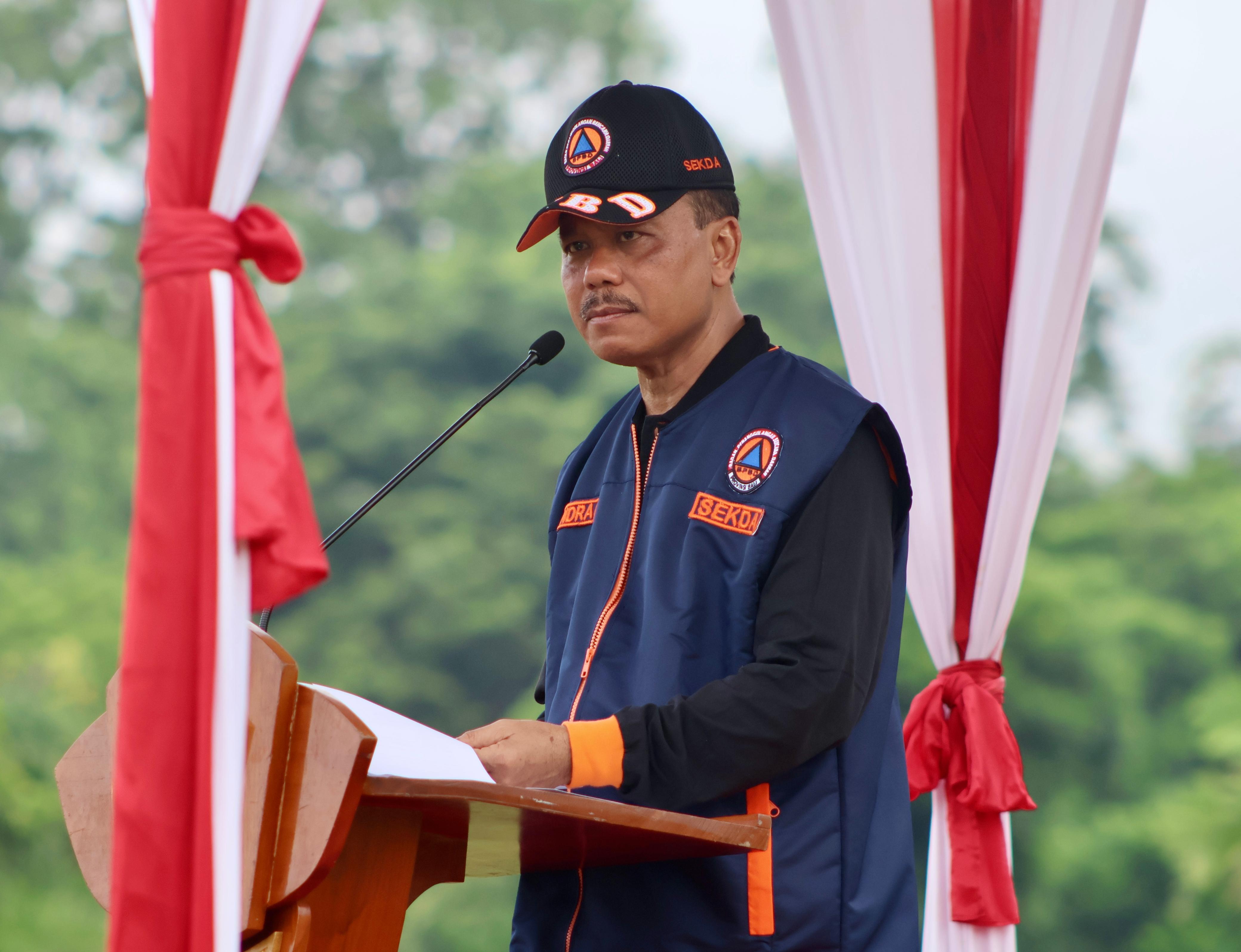 APEL SIAGA: Menghadapi potensi hujan ekstrem pada libur Natal dan Tahun Baru, Pemerintah Provinsi Bali menggelar Apel Siaga Bencana di Lapangan Renon, Selasa (2/12)