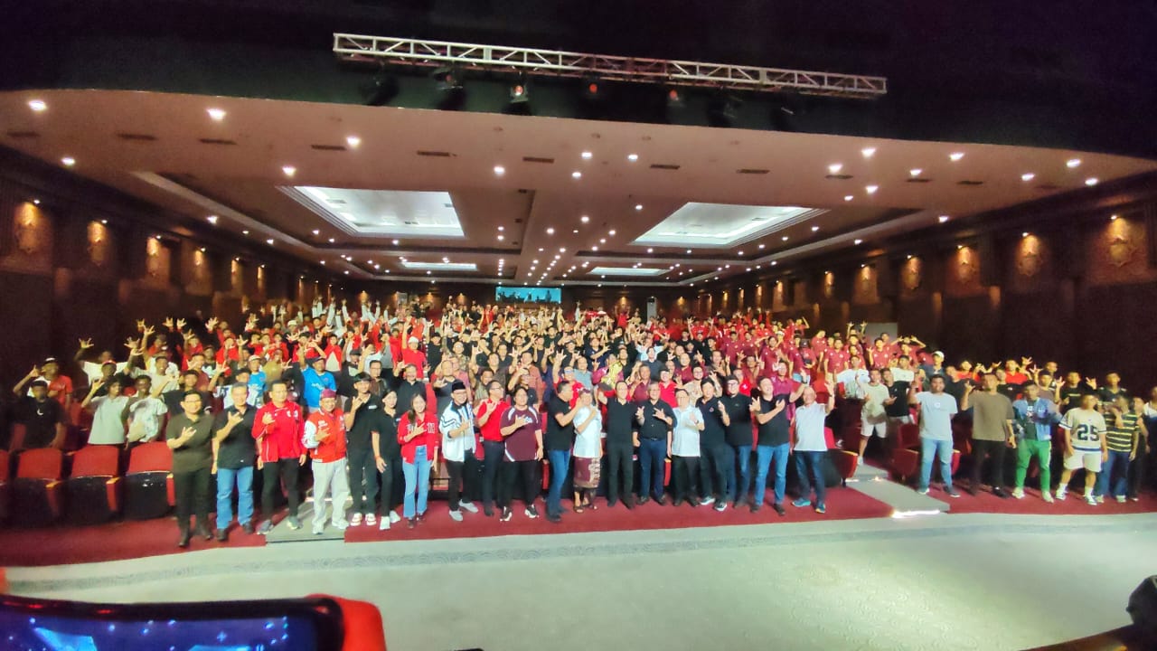 DONASI: Ketua Umum Soekarno Cup 2025, I Made Agus Mahayastra, menegaskan bahwa penjualan merchandise resmi turnamen selama 5&ndash;13 Desember 2025 akan didonasikan