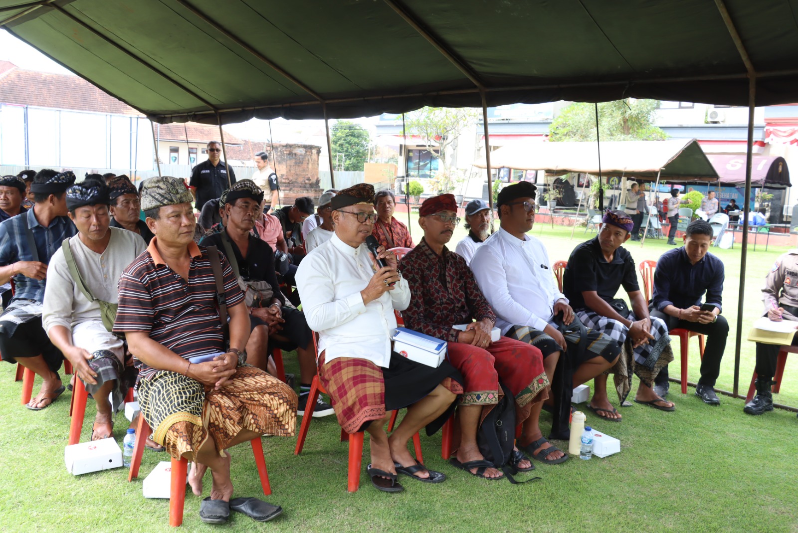 CURHAT : Jumat Curhat Polres Gianyar di Mako Polres Gianyar, Jumat (5/12) .