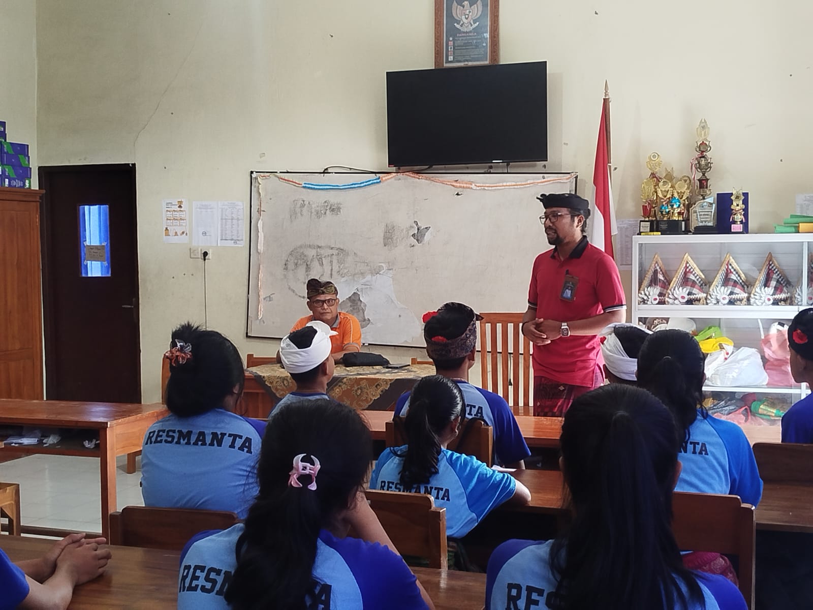 SISWA : Bimbingan penyuluhan kepada siswa Madyama Widyalaya Rsi Markandya Taro, Tegallalang.