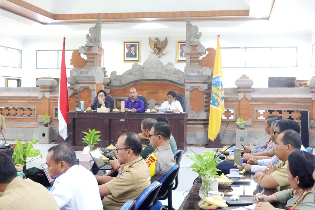 TUTUP TOTAL: Pembahasan teknis terkait penutupan TPA Suwung dipimpin Kepala Dinas Kehutanan dan Lingkungan Hidup (KLH) Provinsi Bali, I Made Rentin