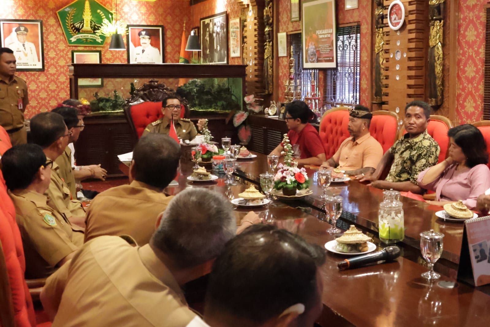 Bupati Tabanan, I Komang Gede Sanjaya, saat menerima audiensi dari perwakilan masyarakat Jatiluwih.