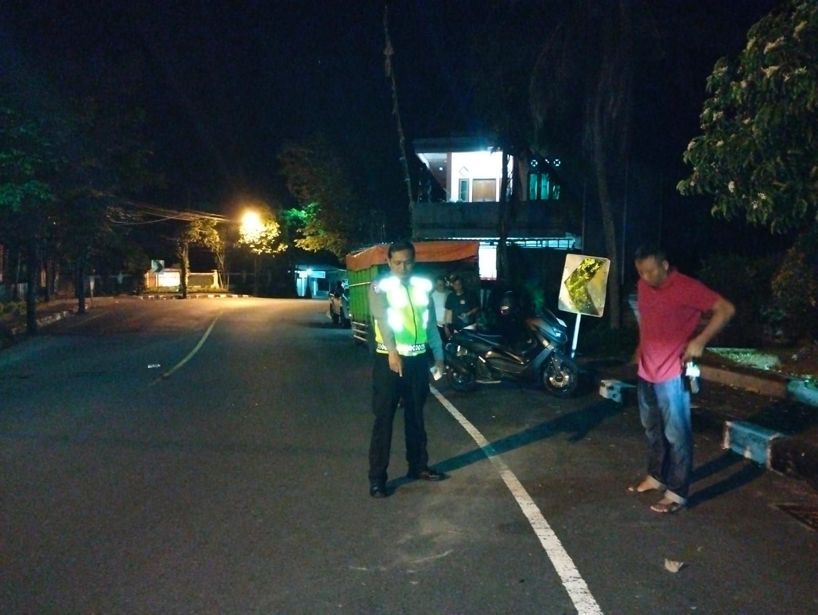 Kecelakaan lalu lintas terjadi di Jalan Raya Untung Surapati, Kota Amlapura, Karangasem Selasa (9/12/2025) malam.