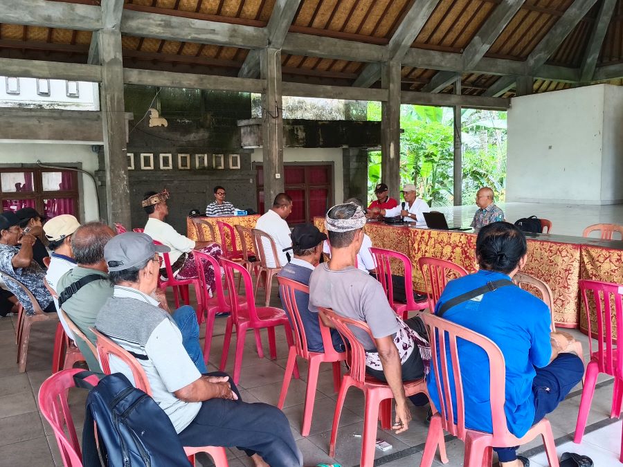 Pertemuan Forum Perbekel Terdampak Tol Gilimanuk&ndash;Mengwi di kantor Desa Antosri Rabu (10/12/2025).