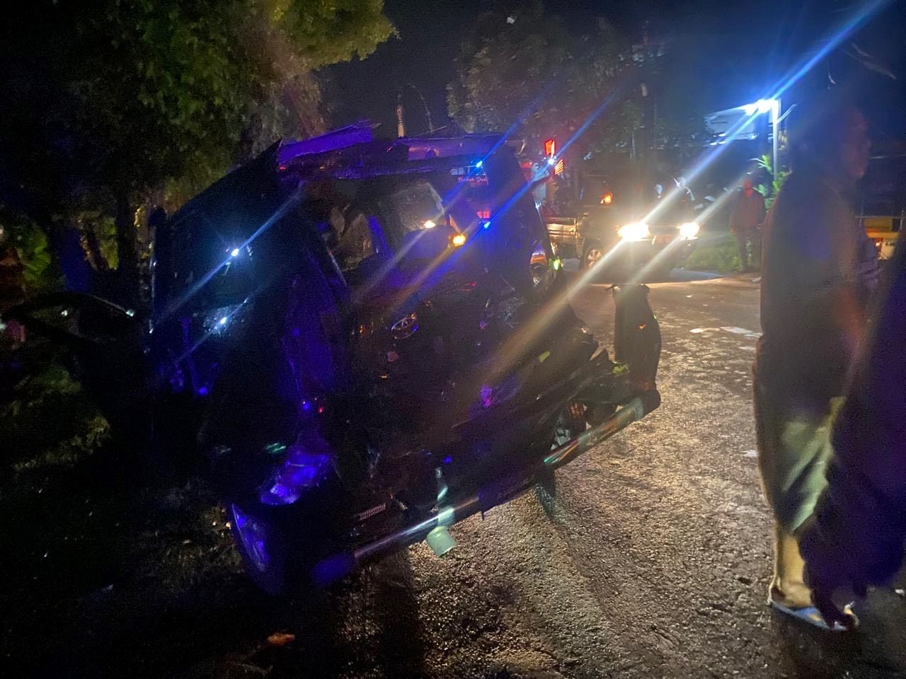 Kondisi kendaraan yang terlibat kecelakaan beruntun di Jalan Raya Denpasar&ndash;Gilimanuk KM 89&ndash;90, Banjar Munduk, Desa Pohsanten, Kecamatan Mendoyo, pada Kamis (11/12/2025).