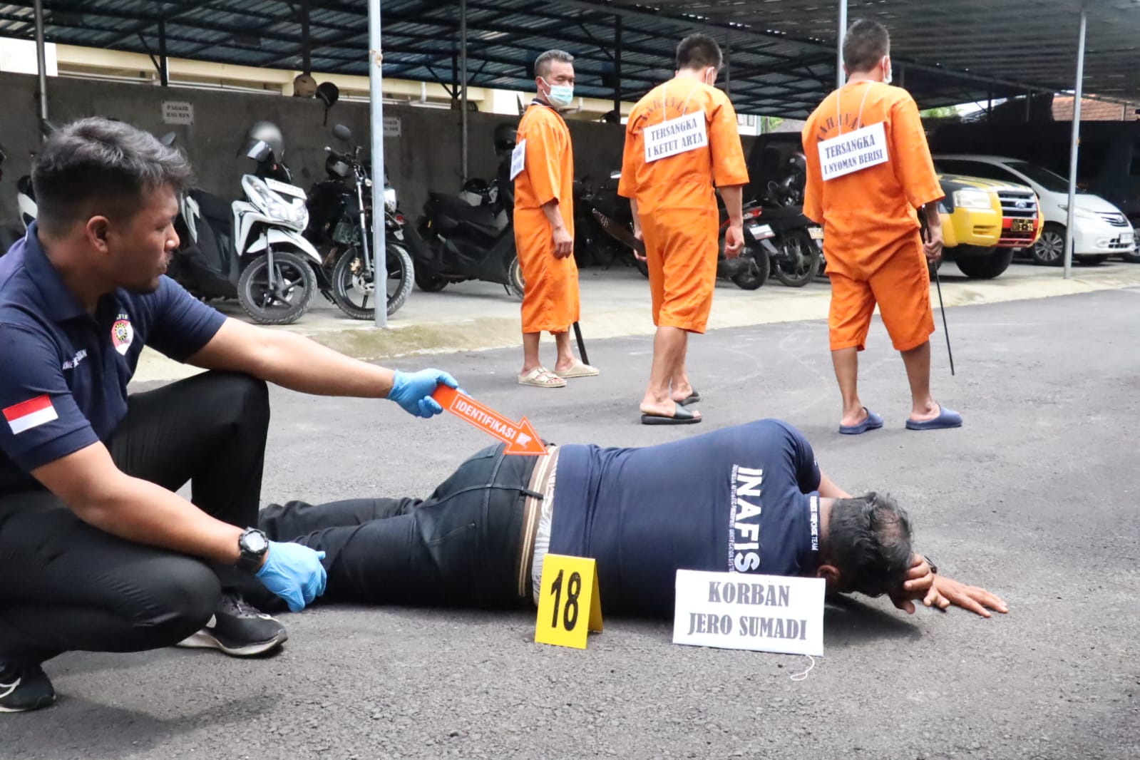 Satreskrim Polres Bangli menggelar rekonstruksi perkelahian maut, bertempat di Mapolres Bangli, Jumat (12/12/2025).