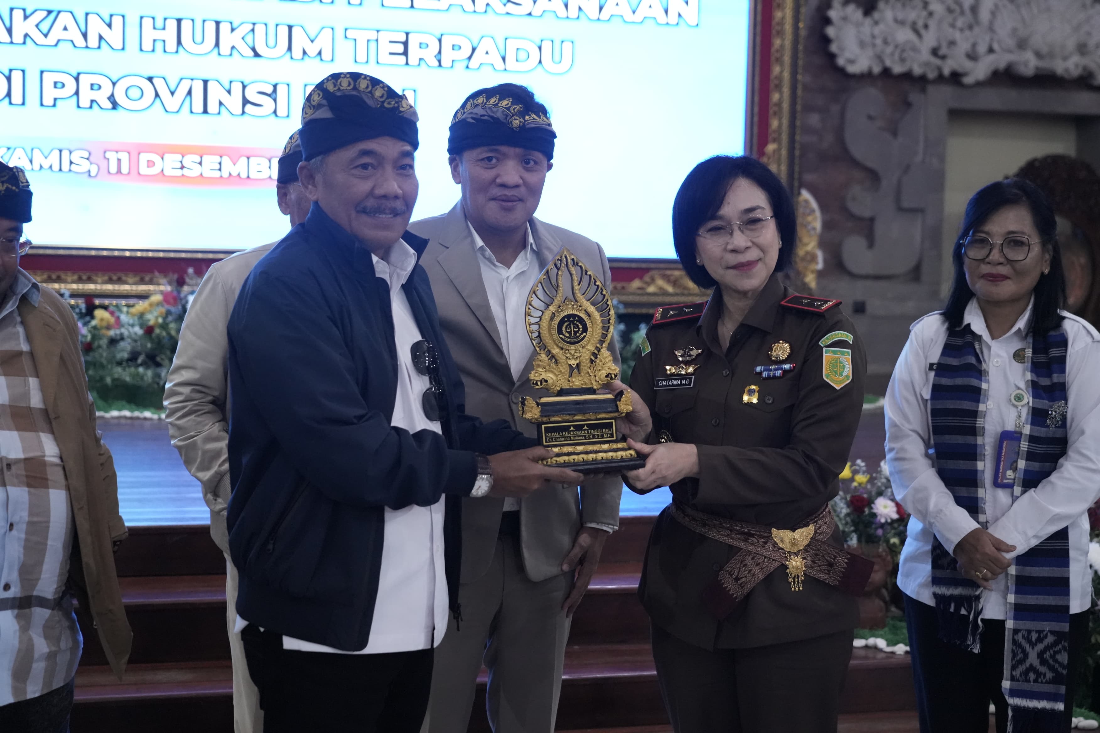 Kepala Kejaksaan Tinggi Bali, Chatarina Muliana hadir saat Kunker Komisi III DPR RI di Polda Bali. (Bali Express/Istimewa)