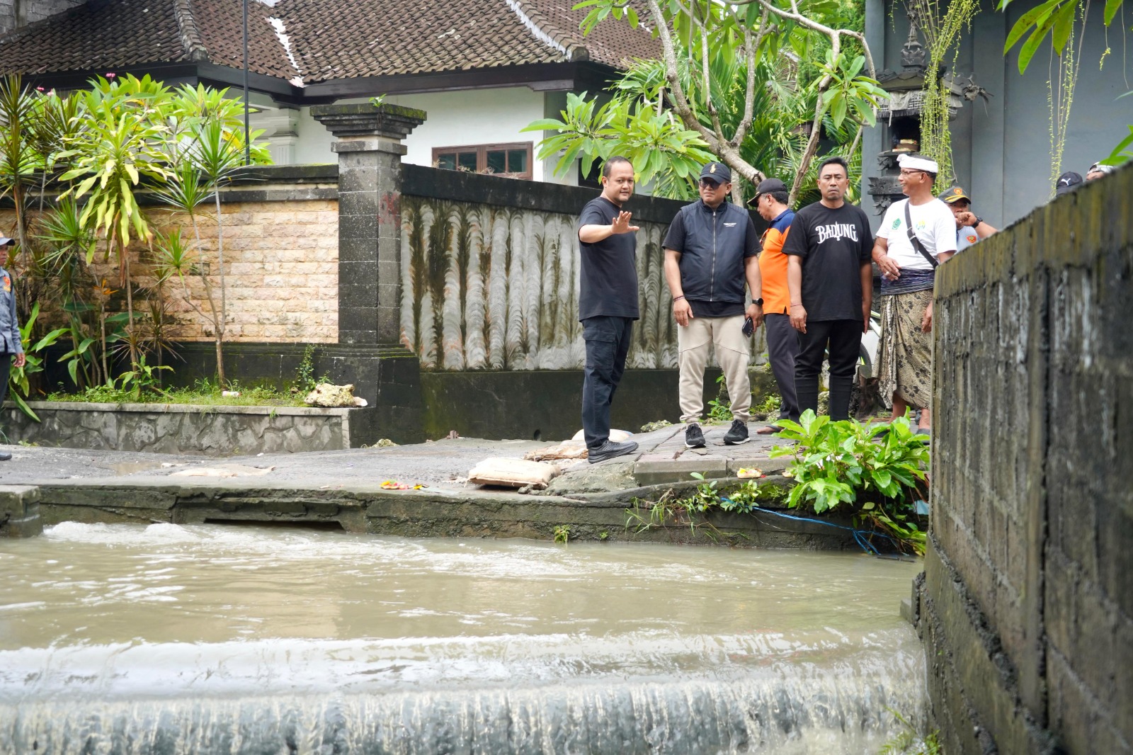 Wabup Bagus Alit Sucipta Tinjau Lokasi Banjir di Kuta Utara