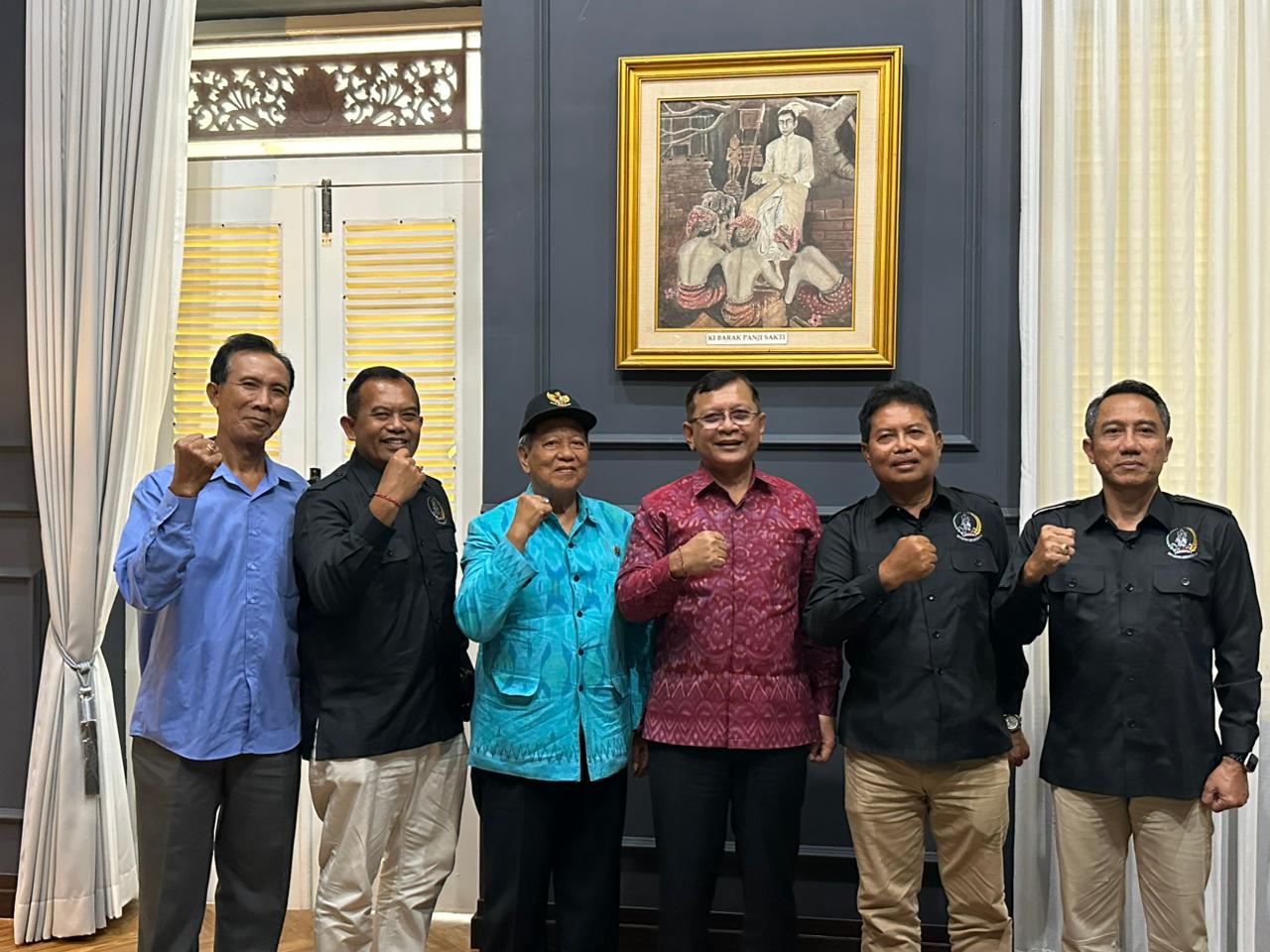 Paiketan Rantauan Buleleng (PRABU) Catur Muka di bawah kepengurusan baru melaksanakan audiensi dengan Bupati Buleleng,  Selasa 16 Desember