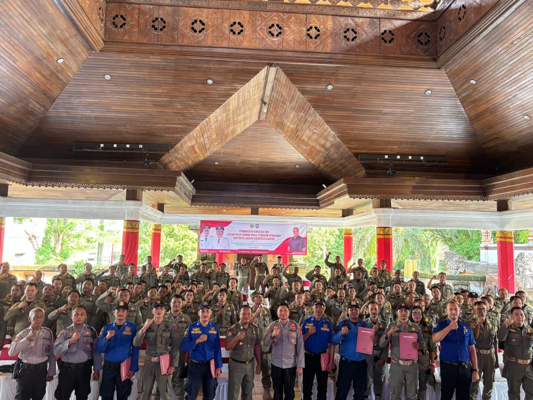 DILATIH : Satpol PP Kabupaten Gianyar dilatih dalam peningkatan SDM.