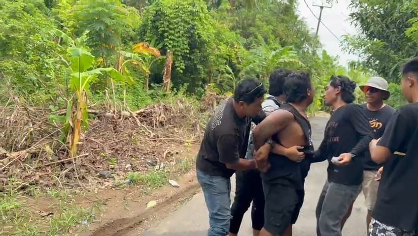 Pegawai kontrak Dinas Pariwisata Klungkung  berinisial IKS ditangkap jajaran Polsek Nusa Penida.