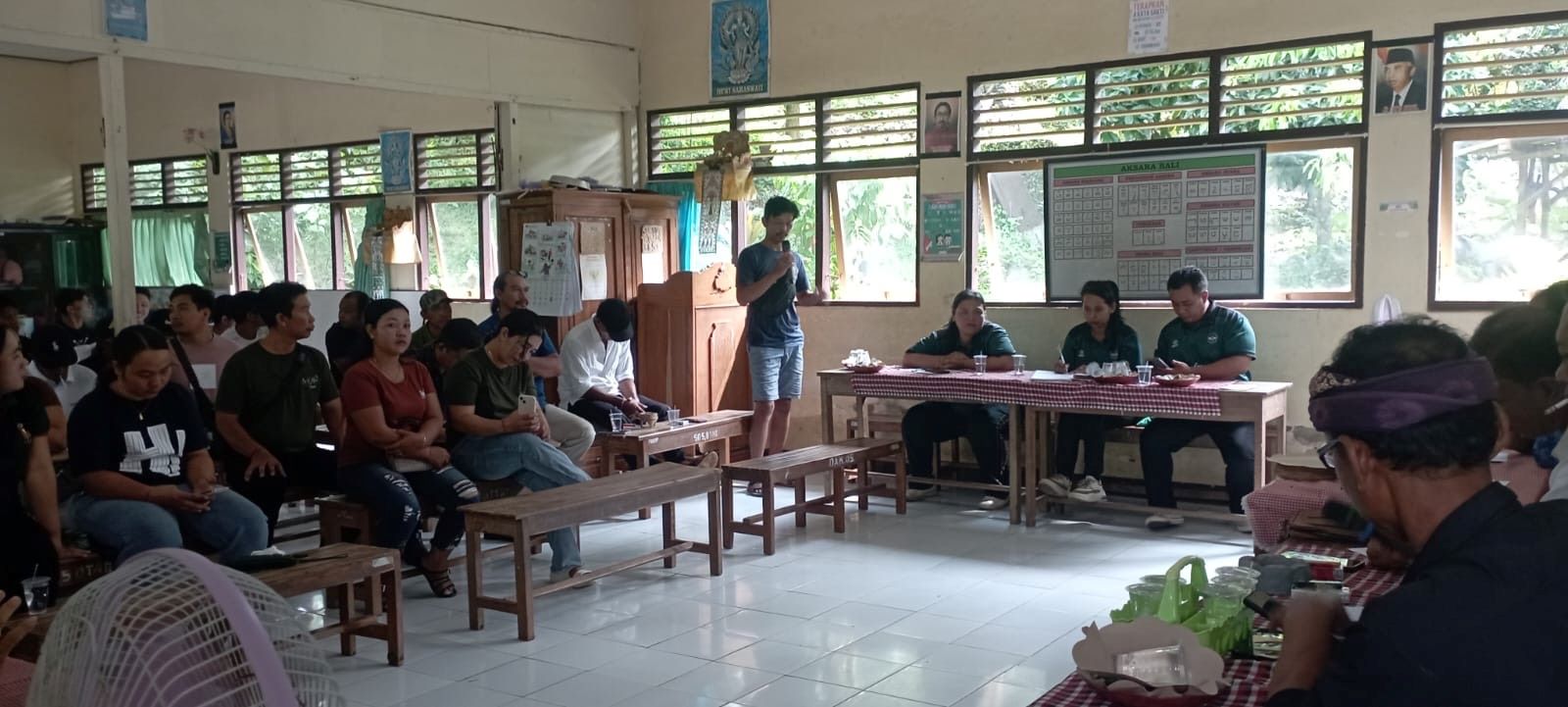 Rapat sosialisasi rencana regrouping SDN 5 Batuagung, Rabu (17/12/2025).