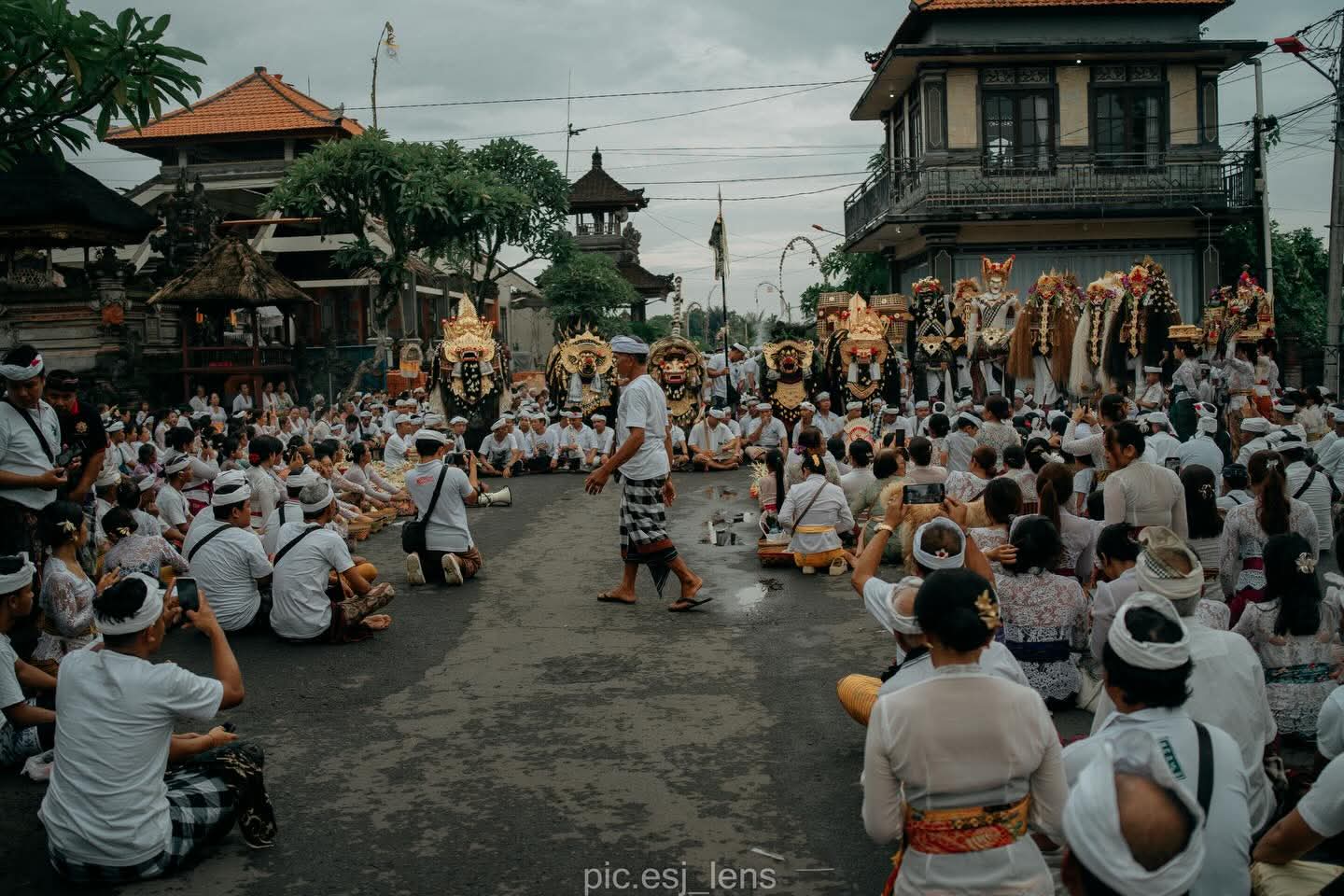 NGUNYA : Prosesi Ngunya Desa di Desa Adat Sayan, Ubud, Gianyar, Jumat (19/12).