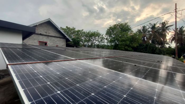 Panel surya sebanyak 77 bidang terpasang di desa Bondalem, Kecamatan Tejakula, Buleleng.