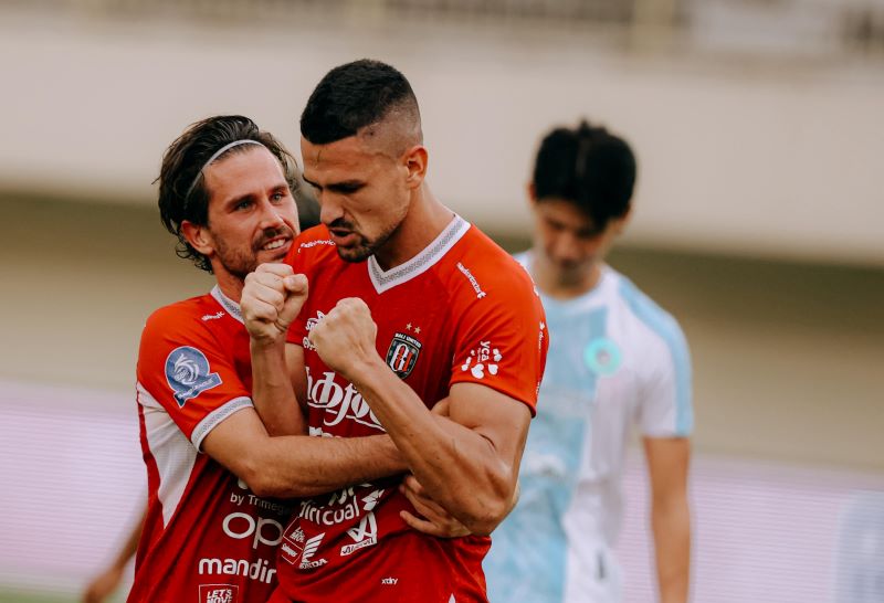 Bali United berhasil menundukkan PSBS Biak dengan skor 3-0 dalam lanjutan BRI Super League 2025/2026, Senin (22/12/2025).