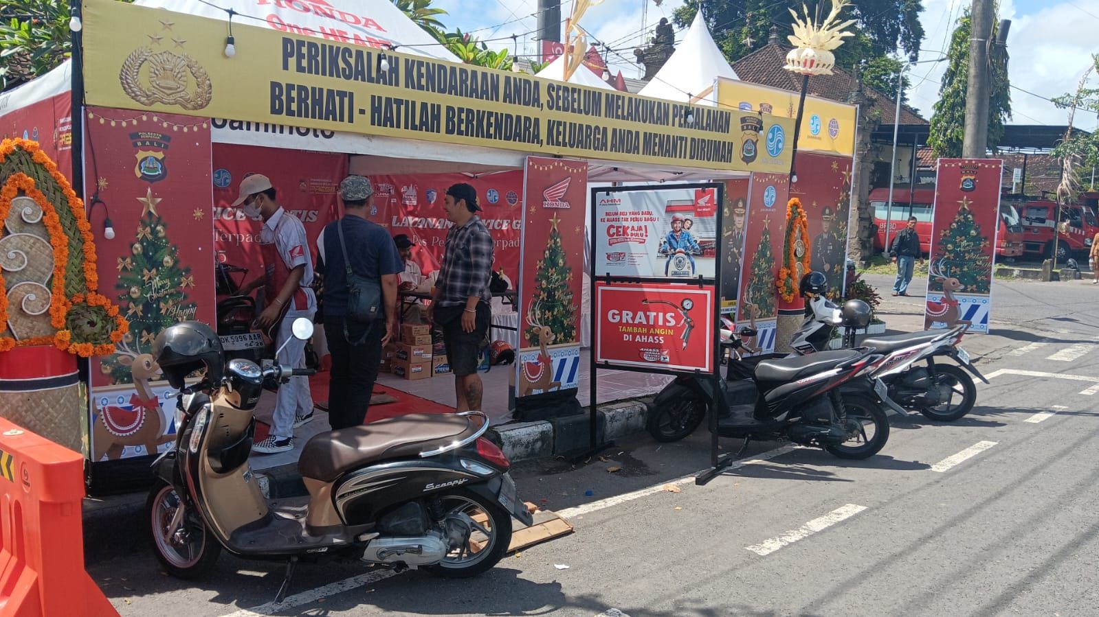Astra Motor Bali memberikan layanan servis gratis Honda di Pos Pelayanan Terpadu Terminal Ubung jelang Nataru.