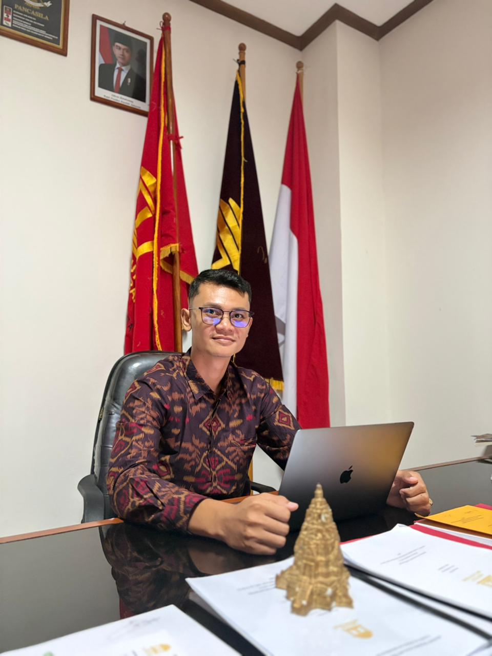 Dosen Prodi Manajemen Ekonomi, Institut Mpu Kuturan