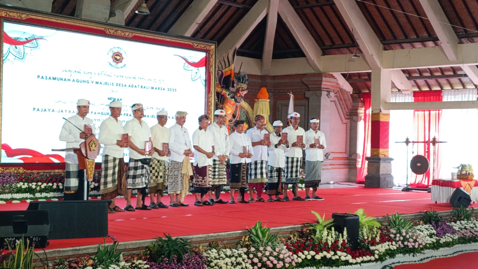 PESAMUAN : Pesamuan Agung V Majelis Desa Adat (MDA) Bali.