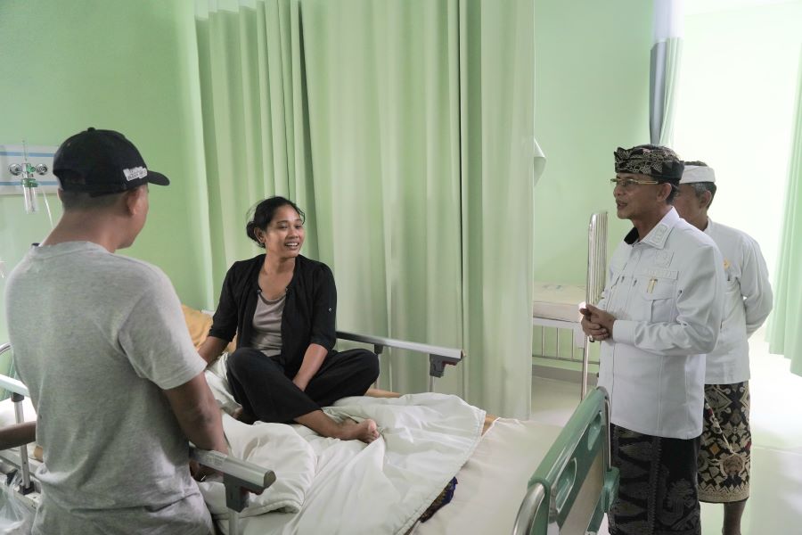 Bupati Klungkung I Made Satria di sela-sela peresmian fasilitas baru RSUD Gema Santi di Nusa Penida.
