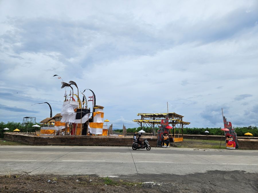 Persiapan pacaruan agung di kawasan Pusat Kesenian Bali (PKB), Klungkung.