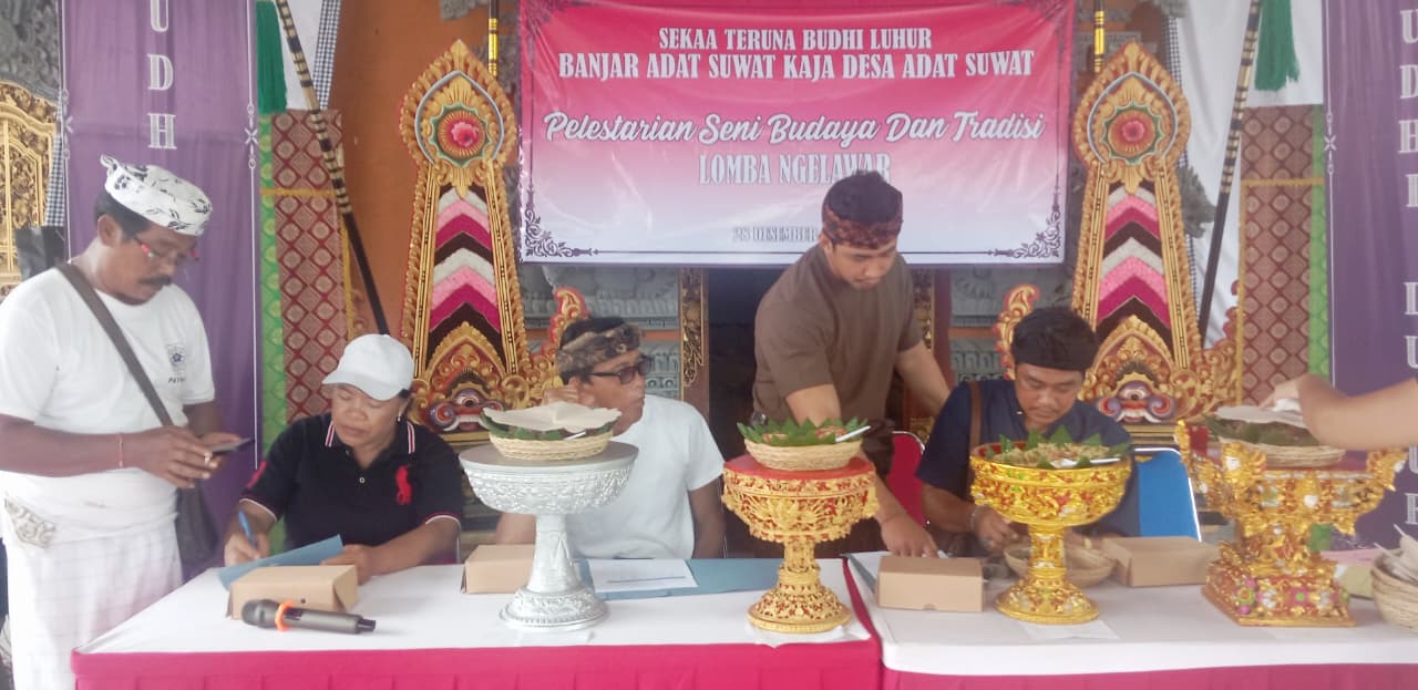 PENILAIAN : Penilaian lomba ngelawar di Desa Adat Suwat, Gianyar.