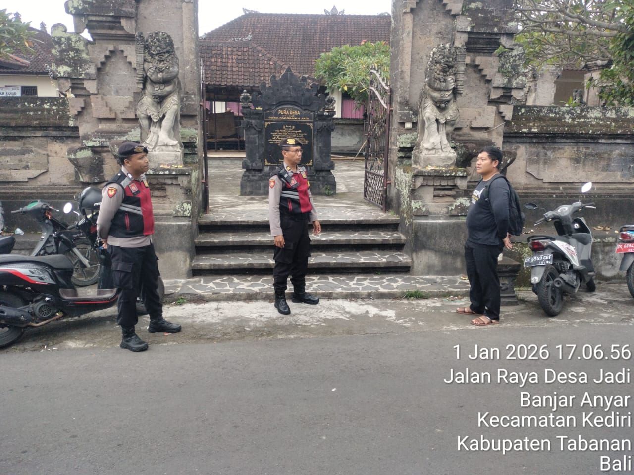 Lokasi pura Banjar Jadi Desa, Desa Banjar Anyar, Kecamatan Kediri yang salah satu pelinggihnya terbakar akibat percikan kembang api.