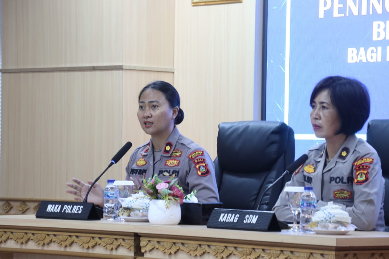 BAHASA : Pelatihan Bahasa Inggris bagi Personel Polres Gianyar.