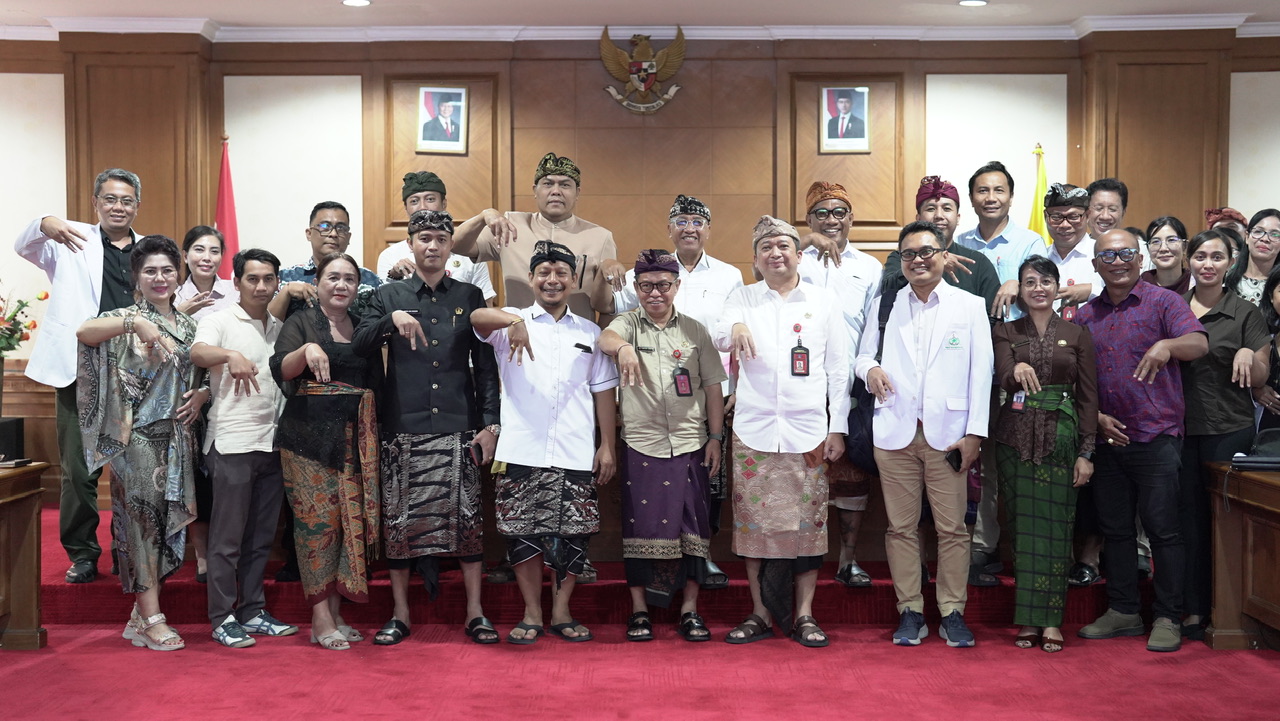 Komisi IV DPRD Badung usai menggelar rapat bersama jajaran RSD Mangusada dan Kadis Kesehatan Badung, Kamis (8/1).