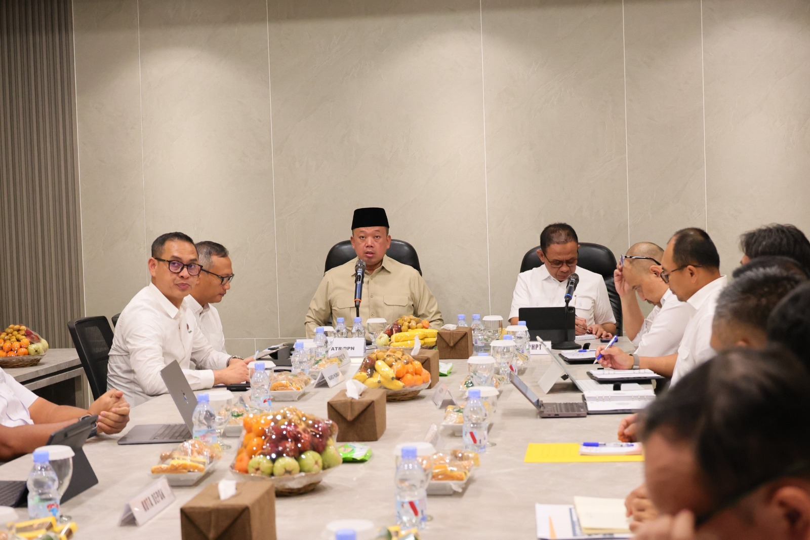 Menteri Nusron Minta Jajarannya Selesaikan Secara Terukur Penyelesaian Berkas Layanan Pertanahan