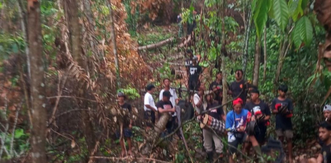 Proses pencarian seorang ibu rumah tangga asal Banjar Dinas Dangin Pangkung Desa Antosari, Tabanan, menggunakan baleganjur.