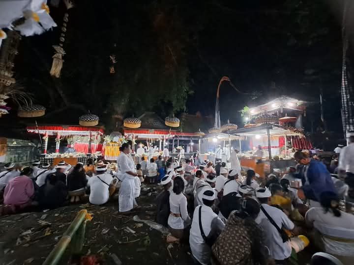Pelaksanaan Usaba Pitra di Desa Adat Besakih, Rendang, Karangasem.