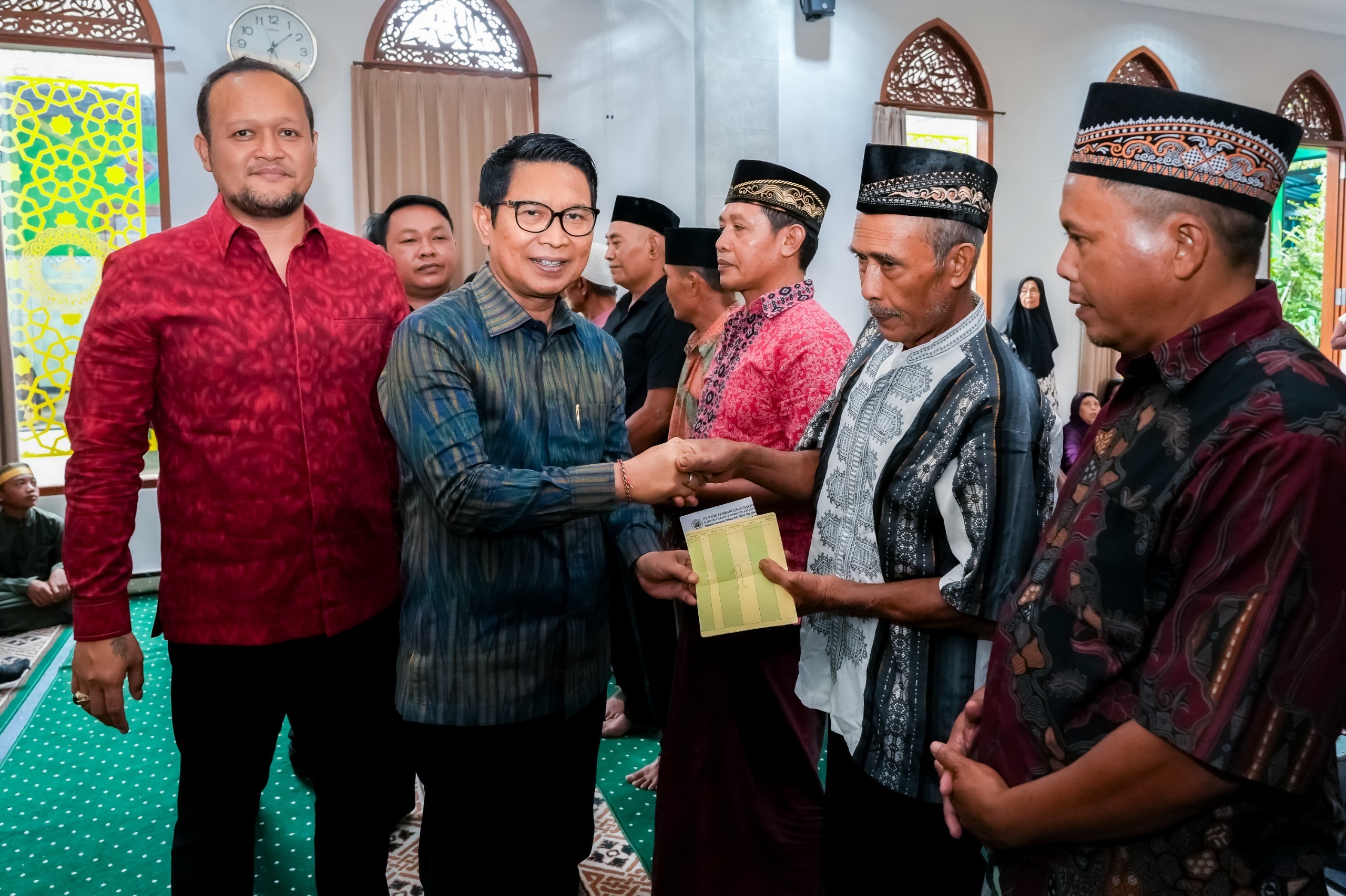 Penyerahan Bantuan Sosial menjelang Hari Raya Keagamaan selama Tahun 2025 tekan angka inflasi daerah Kabupaten Badung.